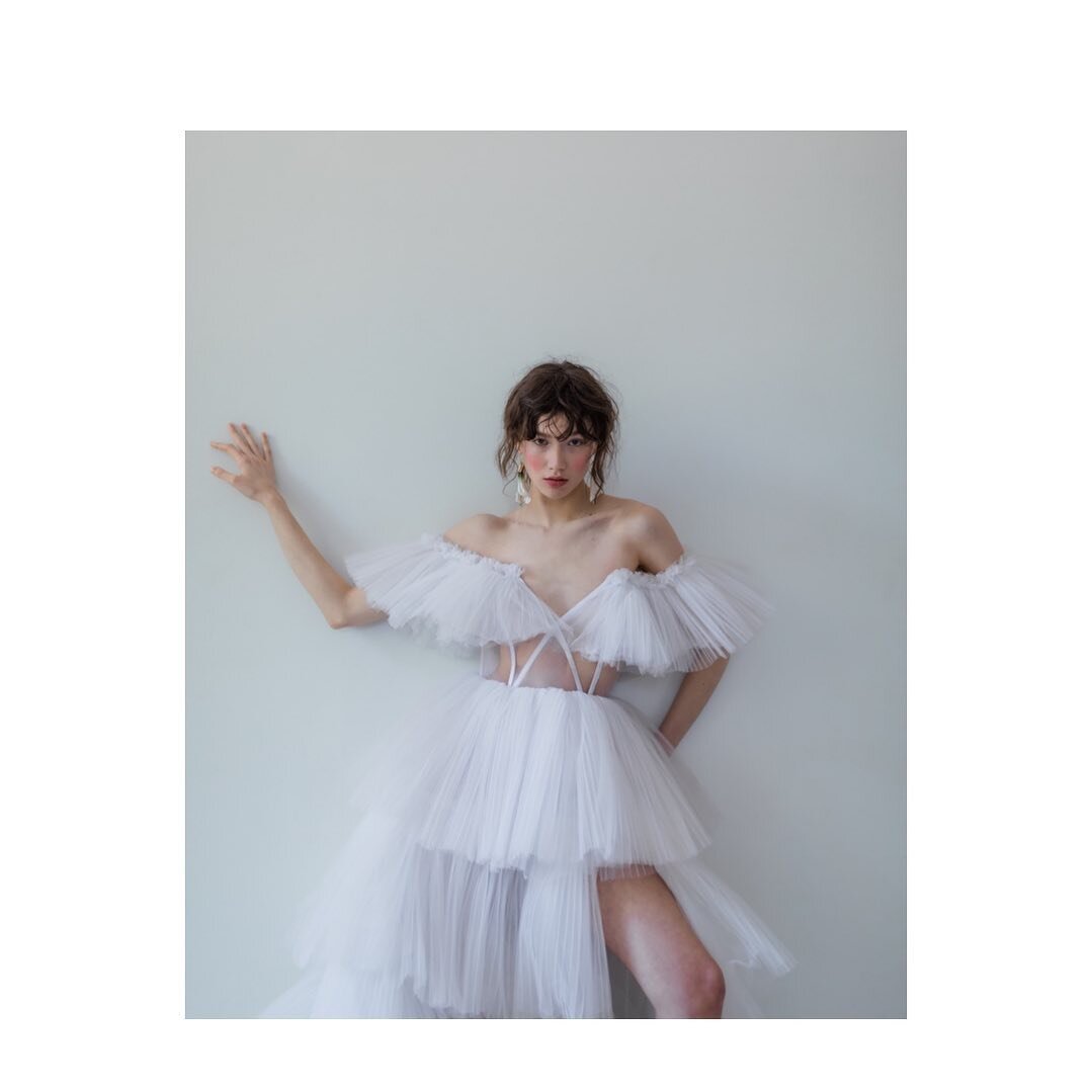 The W E D D I N G. B O O M 
Brace yourself .
🖤🖤🖤
Ps... now Hiring Artists 
Dm or email info@bespokebeauty.ca 
#bespokebeauty #beautybyamybeth #beauty #bespokebride #weddingseason #weddingboom #itathing #makeupartist #hairstylist #hiring #artsist 